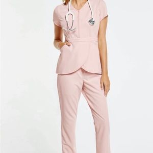 Jaanuu Tulip Blush Scrub Set